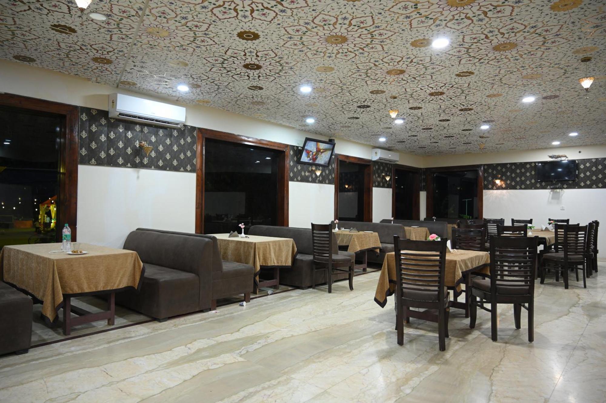 Orchha Club And Resort - Ocr Eksteriør billede