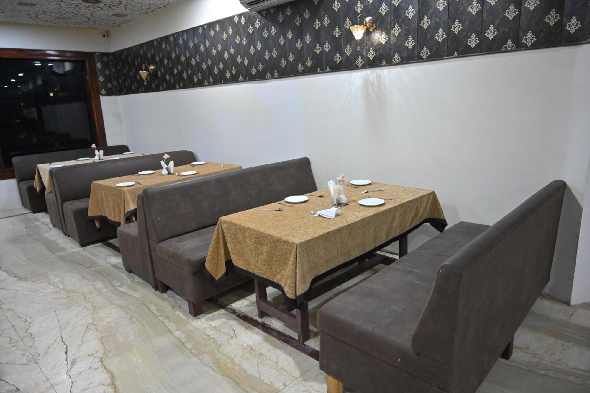 Orchha Club And Resort - Ocr Eksteriør billede