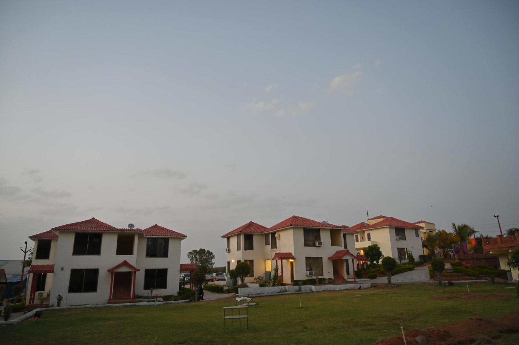 Orchha Club And Resort - Ocr Eksteriør billede